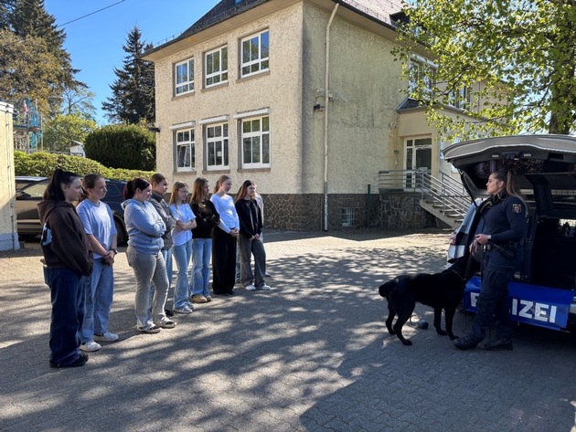 POL-PDTR: Abwechslungsreicher "Girls' Day" bei der Polizeiinspektion Baumholder