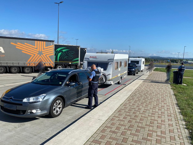 POL-KS: Autobahnpolizei überprüft Wohnmobile und Wohnwagengespanne: Positives Feedback für Hinweise zur Verkehrssicherheit
