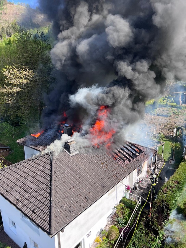 FW-OE: Dachstuhlbrand in Meggen