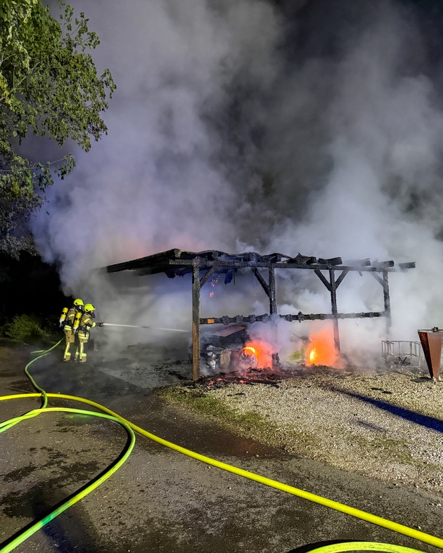 FW-DT: Carportbrand im Ortsteil Nienhagen