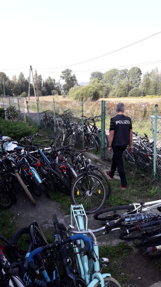 POL-BN: Schlag gegen Fahrraddiebe: Großeinsatz der Bonner Polizei - Bislang 161 Fahrräder in Bonn und Polen sichergestellt