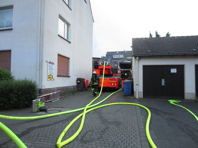 FW-MH: Brand im Gebäude einer Kraftfahrzeugwerkstatt am Klöttschen