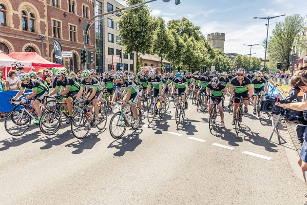 Radsportklassiker ,Rund um Köln&#039; startet zum 8. Mal mit Unterstützung von SKODA (FOTO)