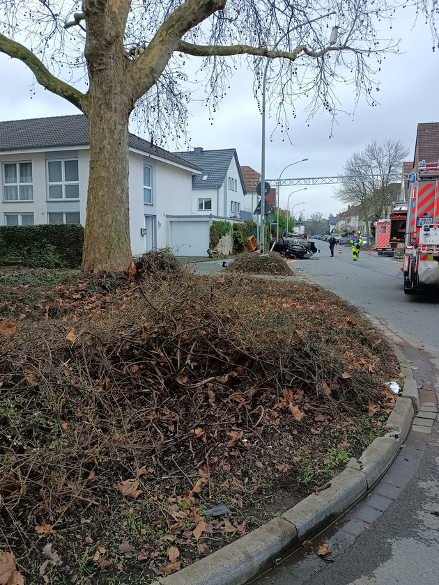 FW Paderborn: Verkehrsunfall Penzlinger Stra&szlig;e