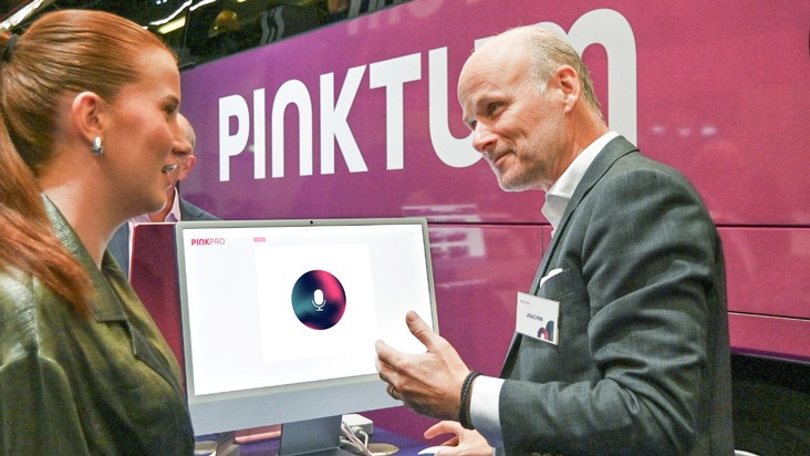 PINKTUM erweitert KI-Coach um Sprach-Rollenspiele