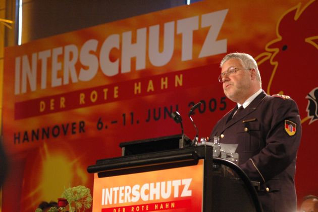 DFV: Otto Schily: Ehrenamt ist Grundlage für Sicherheit 
DFV-Präsident Kröger: Wir stehen bereit, wir stehen zu 
Verantwortung