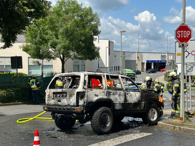FW-EN: Wetter - Unterstützung Rettungsdienst am Sonntag und Fahrzeugbrand am Montag