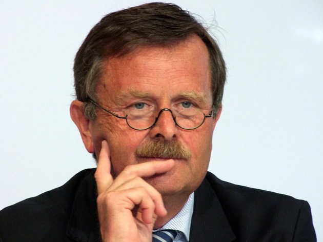 Weltärztebund-Chef Montgomery kritisiert die Ministerpräsidenten der Länder für uneinheitliche Coronapolitik / Viel Lob für Spahn in puncto Krisenmanagement