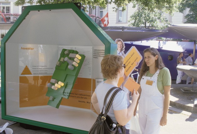 Schaffhausen: Informationstour über radioaktive Abfälle auf dem Fronwagplatz eröffnet