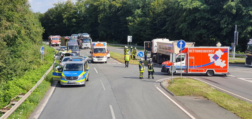 FW-EN: Schwerer Verkehrsunfall im Autobahnkreuz Wuppertal Nord