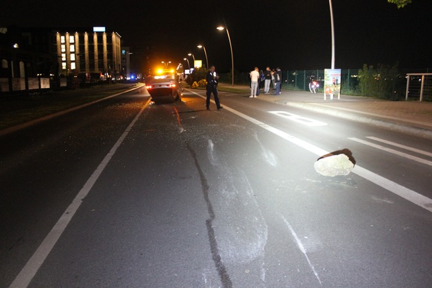 POL-ME: Gefährlicher Eingriff in den Straßenverkehr- PKW überschlug sich -Monheim-2204097