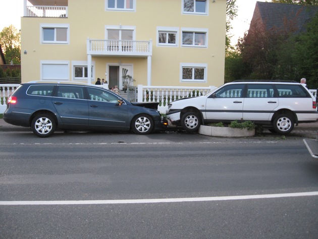 POL-WL: Pkw geriet in Gegenverkehr, zwei Verletzte und hoher Schaden ++ Überfall auf Spielhalle, Täter flüchtet ohne Beute ++ Vierjähriger Junge machte sich auf große Reise ++ Außenbordmotor gestohlen