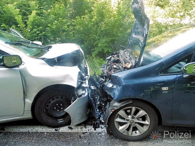 POL-PPWP: Stelzenberg: Unfall durch riskantes Überholmanöver