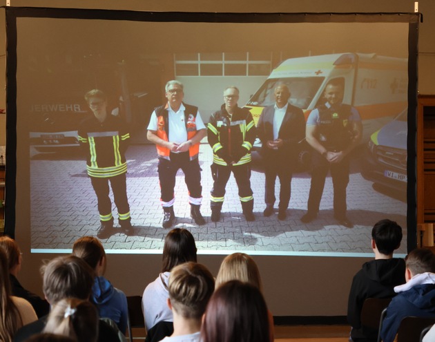 POL-HR: Dialogreihe "Cops im Dialog - Polizei und Schule im Austausch" zu Gast an der Bundespr&auml;sident-Theodor-Heuss-Schule