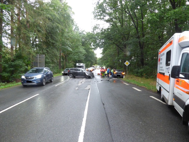 POL-CE: Hambühren/Allerhop - Verkehrsunfall mit drei Fahrzeugen und verletzten Personen