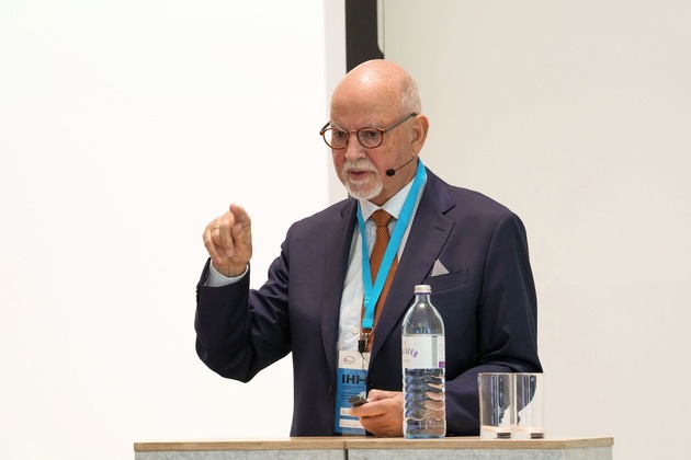 Sommerzeit, Urlaubszeit: Hygiene-Professor Martin Exner warnt vor Infektionsgefahr aus der Wasserleitung