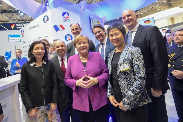 Bundeskanzlerin Merkel eröffnet ILA 2018 / Deutsch-französische Zusammenarbeit im Mittelpunkt des Eröffnungsrundgangs