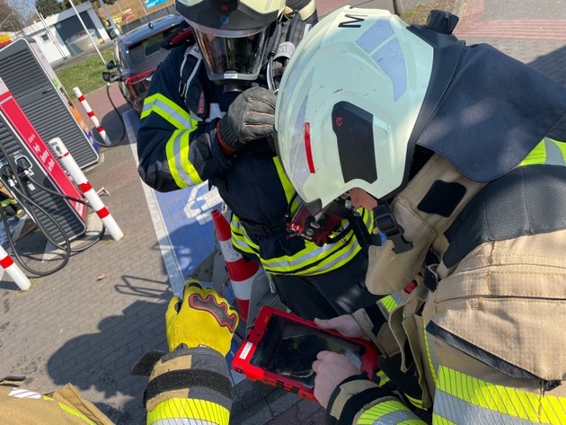 FW Mettmann: Geschäftiger Samstagvormittag für die Feuerwehr Mettmann