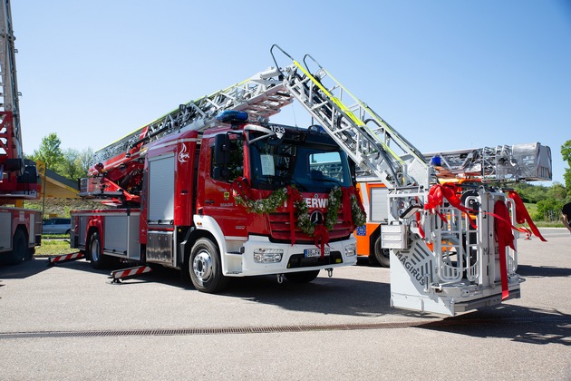 FW Weil der Stadt: Neue Drehleiter für die Feuerwehr Weil der Stadt