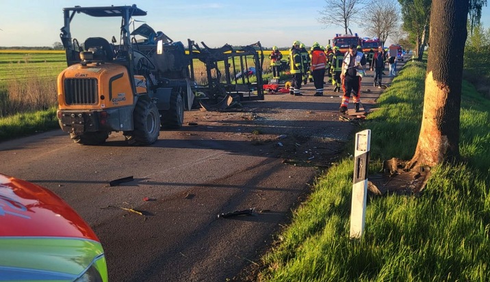 POL-STD: Fünf zum Teil lebensgefährlich verletzte Fahrzeuginsassen bei Unfall in Drochtersen