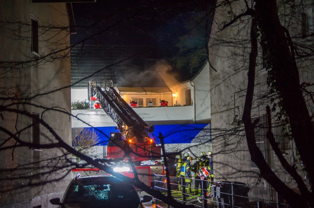 FW Menden: Zwei Verletzte Personen nach Brand in einer Wohnung