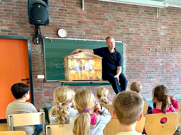 FW Hünxe: Projektwoche &quot;Erste Hilfe und Brandschutz&quot; in der Grundschule Drevenack