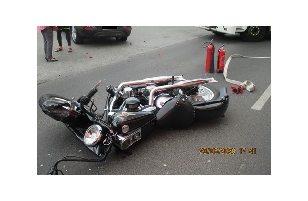 POL-ME: Motorrad übersehen - Verkehrsunfall mit einem schwerverletzten Kradfahrer - Erkrath - 2005118