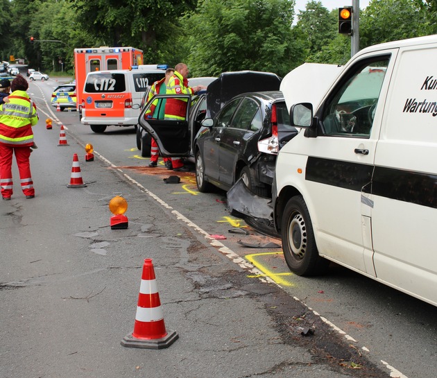 FW-DO: Verkehrsunfall mit mehreren Fahrzeugen fordert 5 Verletze