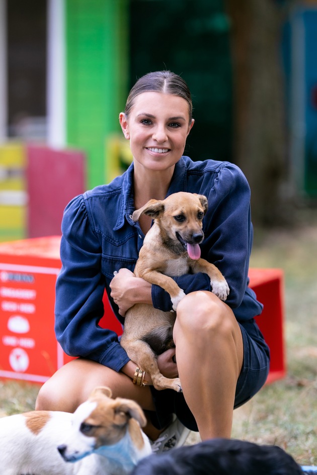 #PURINAhilft - und jeder kann mitmachen, Napf für Napf! / PURINA engagiert sich mit der Markenbotschafterin Laura Wontorra für Tierheime in Deutschland