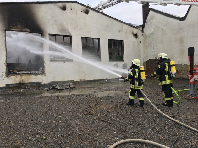 FW-HAAN: Großbrand an der Böttinger Straße