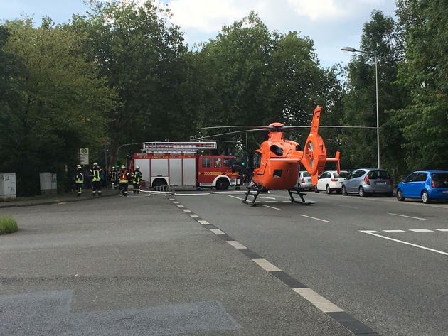 FW-Erkrath: Verkehrsunfall mit eingeklemmter Person