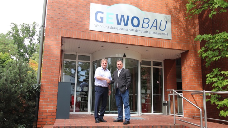 9.000 GEWOBAU-Wohnungen in Erlangen erhalten direkte Glasfaser-Anschlüsse von M-net