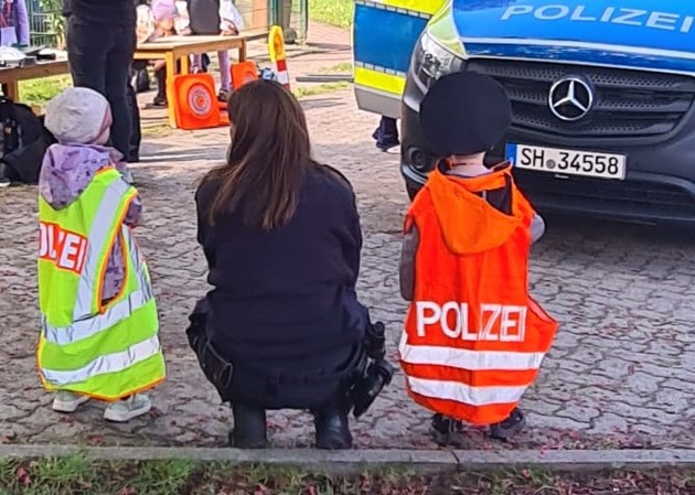 POL-SE: Blaulichttag bei der evangelischen Kindertagesst&auml;tte in Rickling