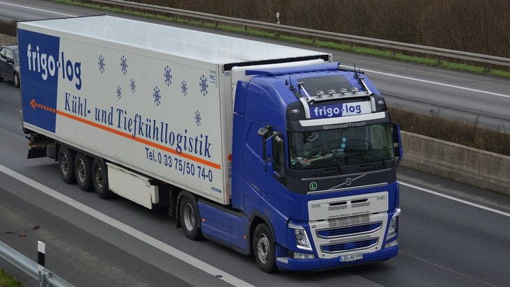 DSS Logistik GmbH: Devran S&ouml;nmez hat die Frigo-Log GmbH, einen seit vier Jahrzehnten erfolgreich etablierten Anbieter f&uuml;r K&uuml;hl- und Tiefk&uuml;hllogistik mit Sitz in K&ouml;nigs Wusterhausen vollst&auml;ndig &uuml;bernommen