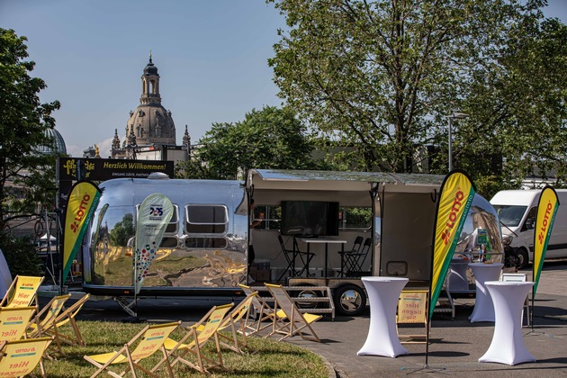 Premiere zum Tag des offenen Regierungsviertels: Sachsenlotto-Airstream lädt ein in die Welt des Glücks