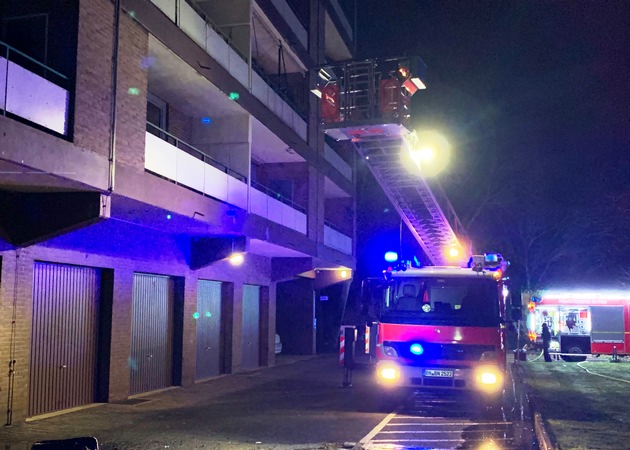 FW-BN: Zimmerbrand in Bonn-Auerberg - eine verletzte Person.