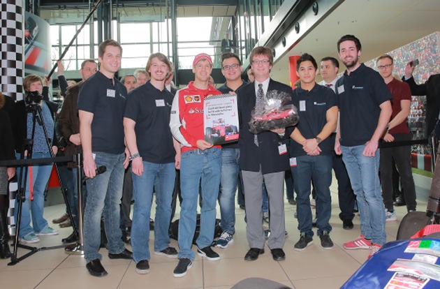 Formula-Student-Team der Hochschule Niederrhein erhält Tipps von Sebastian Vettel