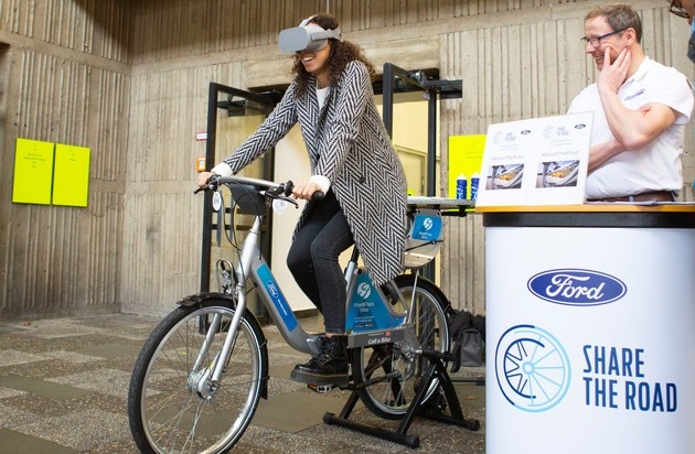 Ford-Werke GmbH: Ford engagiert sich mit VR-Brille "WheelSwap" für mehr Rücksichtnahme im Straßenverkehr