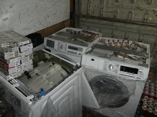 HZA-UL: Bulgaren schmuggeln 43.000 Zigaretten in Waschmaschinen