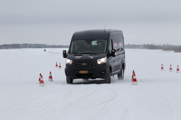 Neuer Ford Transit Connect und neuer Ford Transit gewinnen den Arctic Van Test 2014