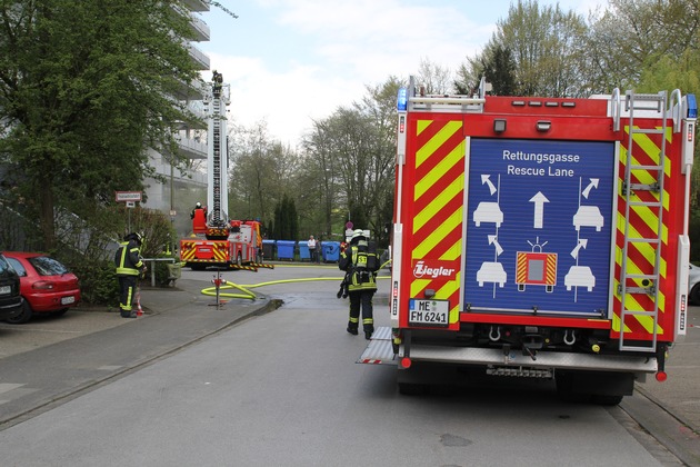 FW Mettmann: Kellerbrand in Hochhaus