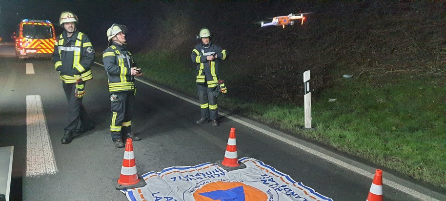 FW Königswinter: PKW fuhr unter LKW - Verkehrsunfall auf der Autobahn A3