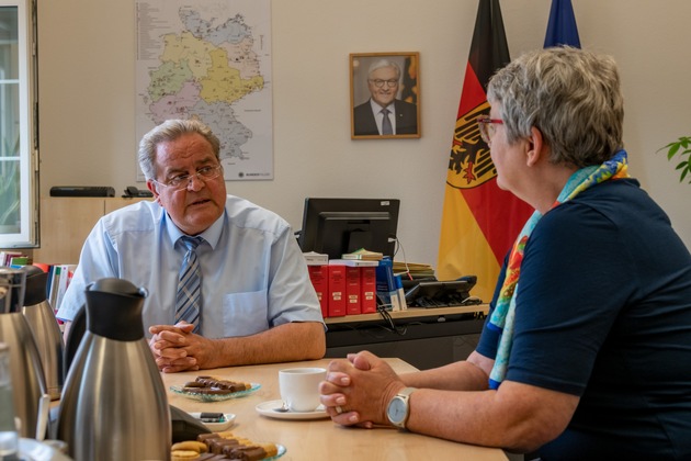 BPOLP Potsdam: Bundespolizei und Zoll unterzeichnen Vereinbarung über Zusammenarbeit zur Bekämpfung der Schleuserkriminalität und illegalen Beschäftigung