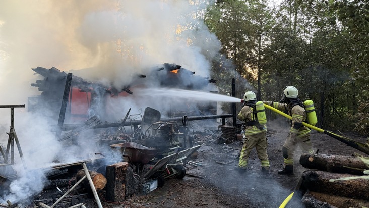 FW-PI: Wohnhausbrand in Quickborn - &Uuml;ber 100 Einsatzkr&auml;fte mehrere Stunden im Einsatz