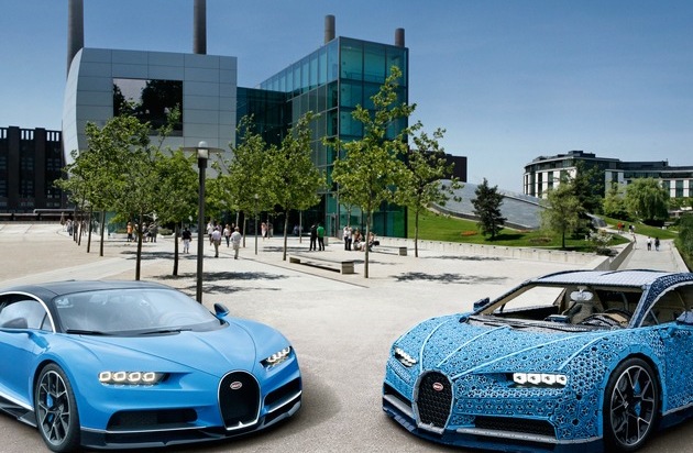 Autostadt GmbH: Einzigartig: Die Autostadt präsentiert zwei Bugatti Chiron - das Original und das 1:1 Modell aus LEGO