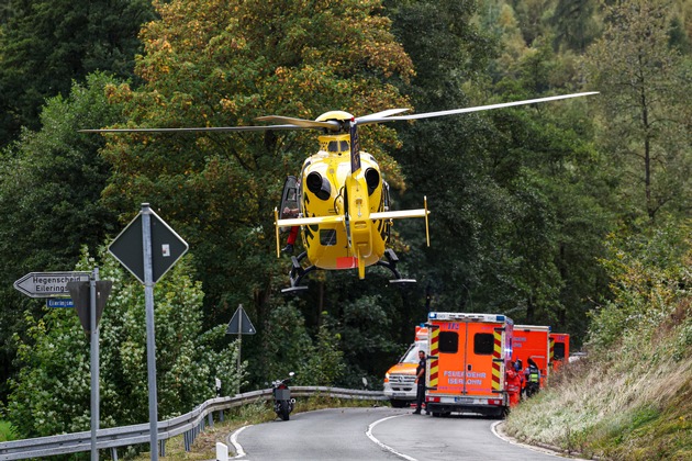 FW-MK: Motorradfahrer bei Verkehrsunfall lebensgefährlich verletzt