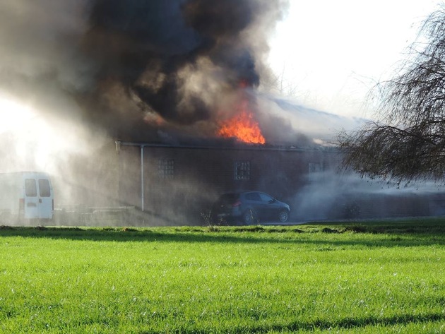 FW-KLE: Schwerverletzter nach Scheunenbrand