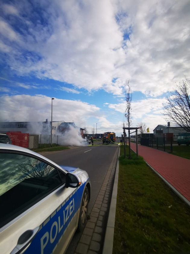 POL-STD: Auto in Jork während der Fahrt in Brand geraten - keine Personen verletzt