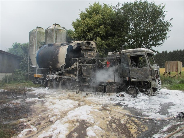 POL-PDNR: Pressemitteilung der PI Altenkirchen
Vollbrand eines LKW