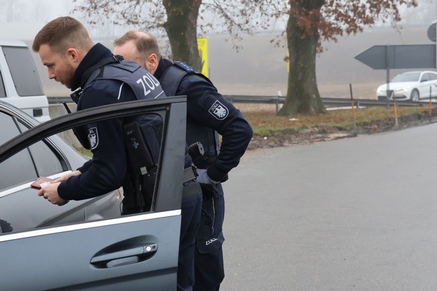 HZA-RO: Zoll warnt vor gefährlichem Feuerwerk aus dem Ausland / Hauptzollamt Rosenheim kontrolliert Reisende